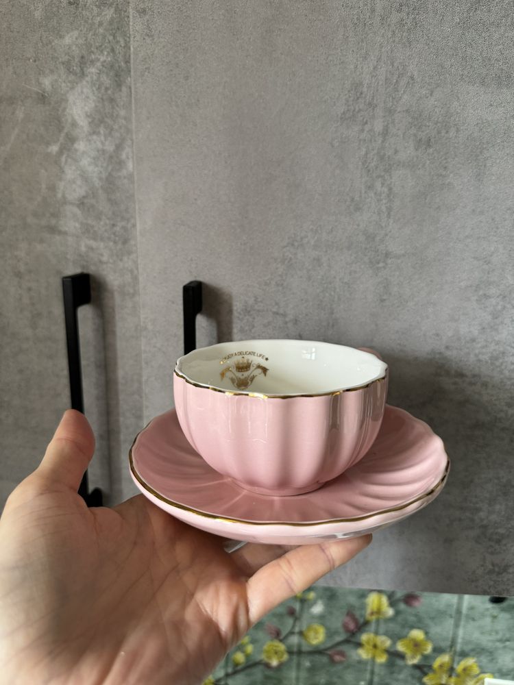 Идеальная розовая чашка с блюдцем