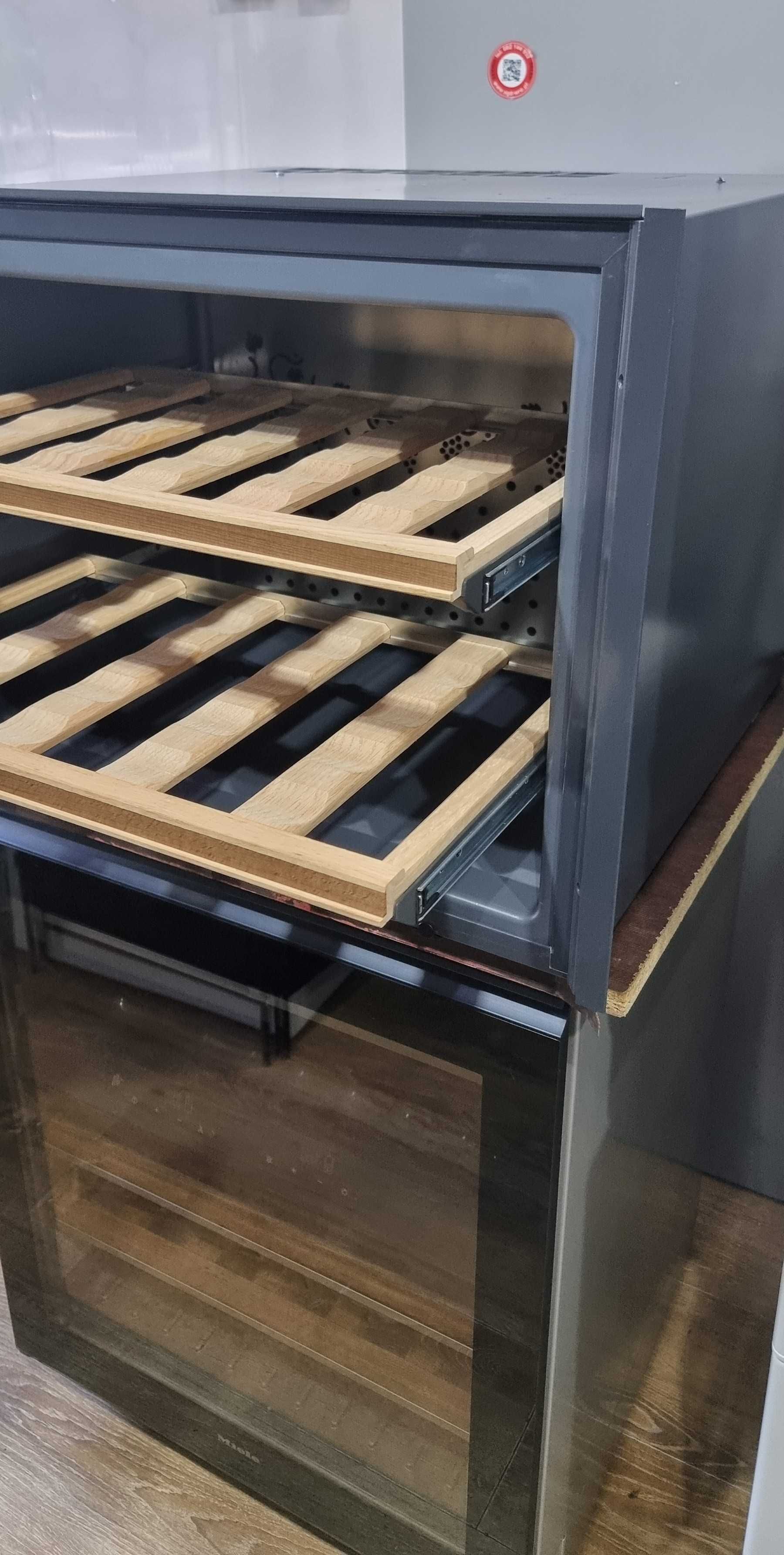 Chłodziarka do wina, winiarka do zab. SMEG, Touch Control, wys.:45cm