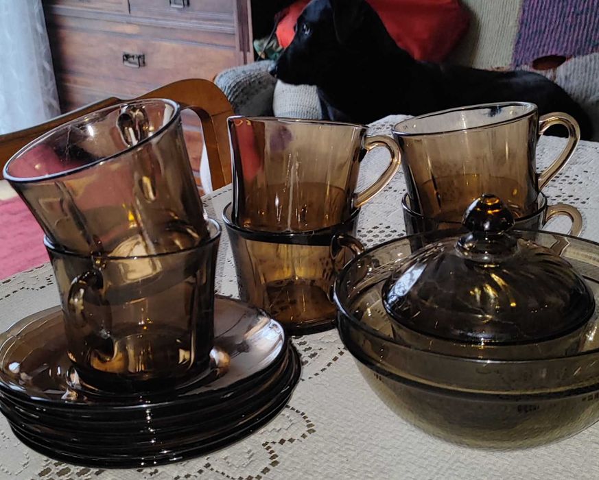 ARCOROC - 6 filiżanek z 6 podstawkami + cukiernica z pokrywką + misa