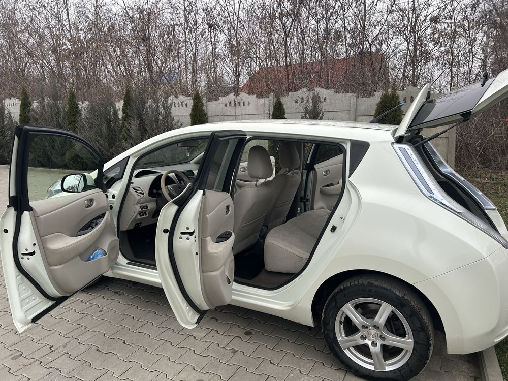 Nissan Leaf 2012 р 24kWh