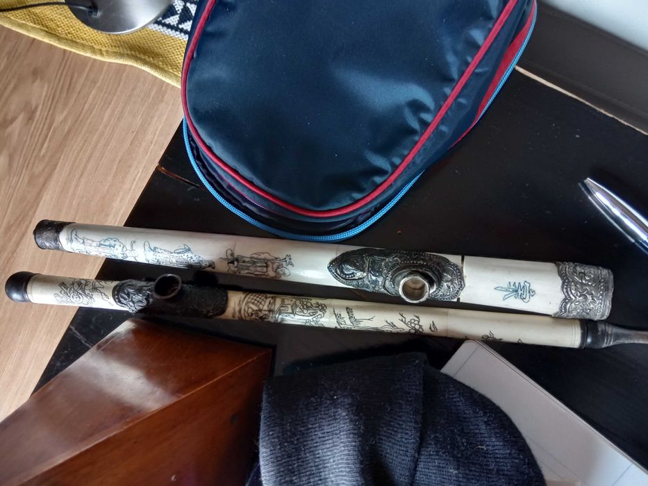 ANTIGUIDADE - Dois cachimbos com figuras chinesas - VENDA JUDICIAL