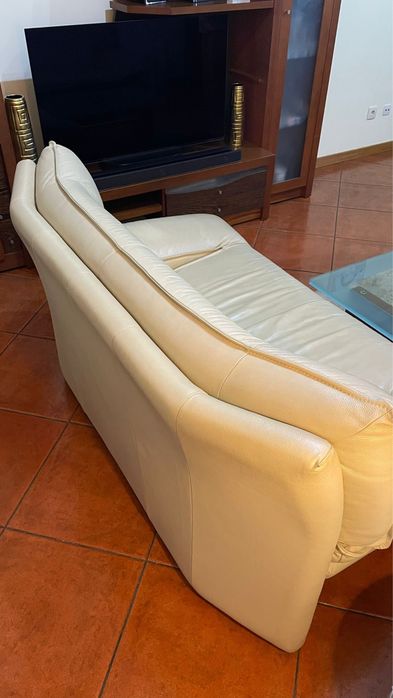 2 sofas em pele genuina