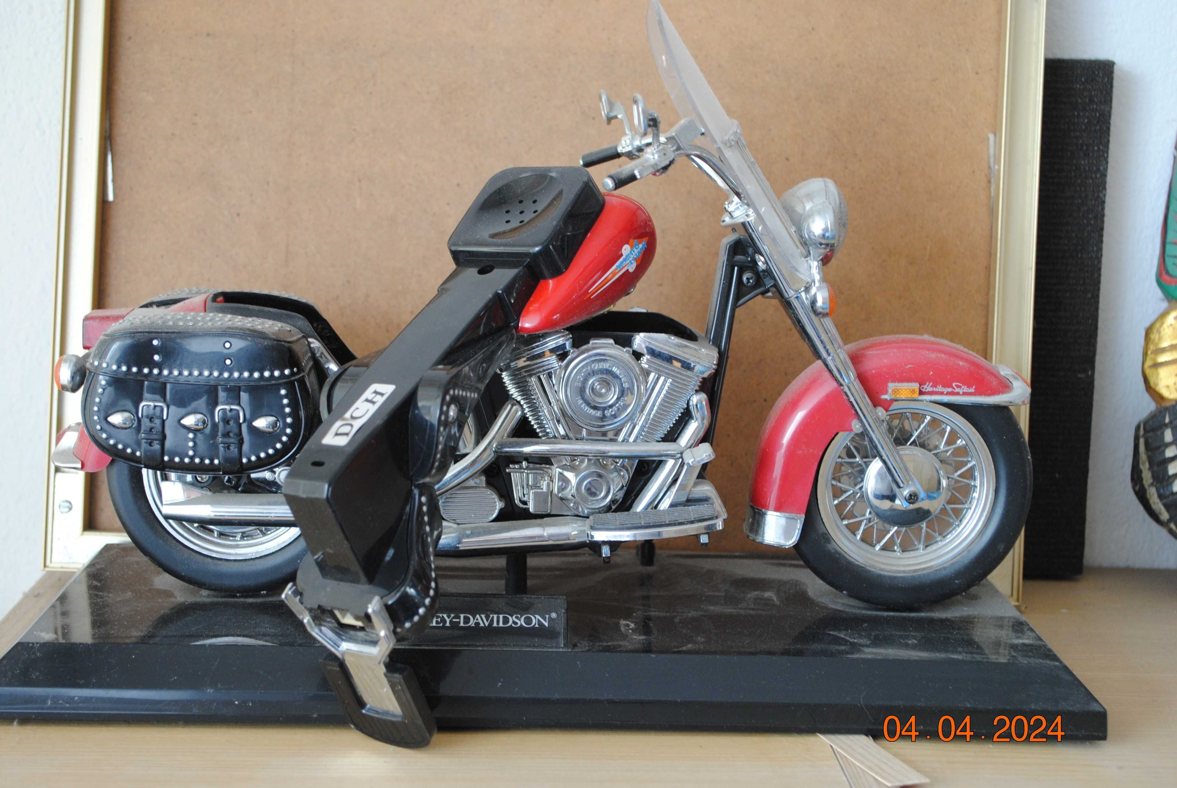 Harley Davidson - telefon (podnoszony bak)