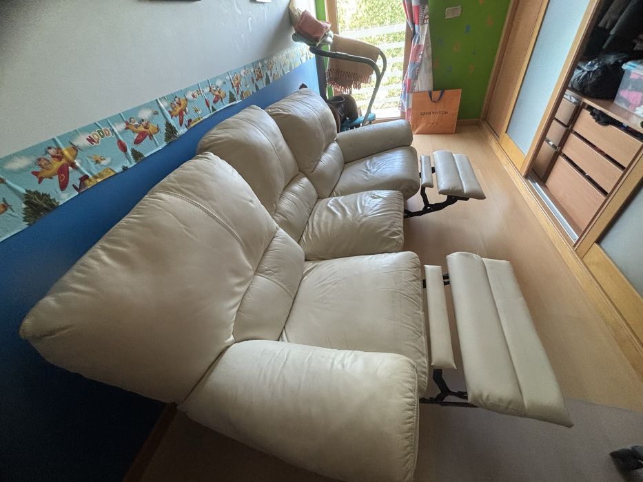 Sofa em pele  branco de 3 lugares