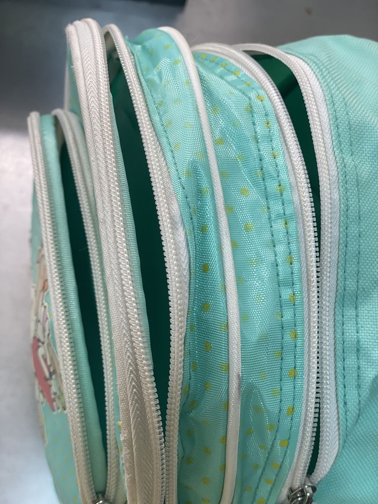 Mochila de criança marca Nici com 3 divisórias