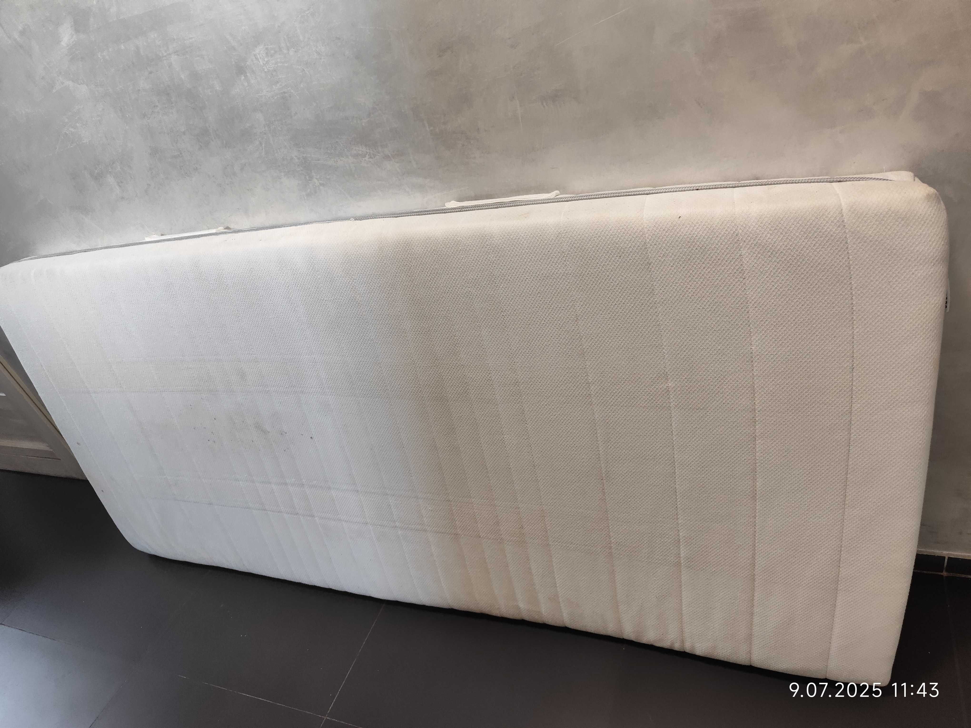 Łóżko z materacem i stelazem drewniane sosnowe 200 x 90 Ikea Sultan