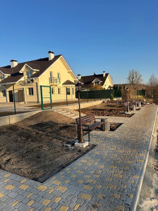 Таунхаус з виходом до озера;Лівий берег, с.Гнідин; на території басейн