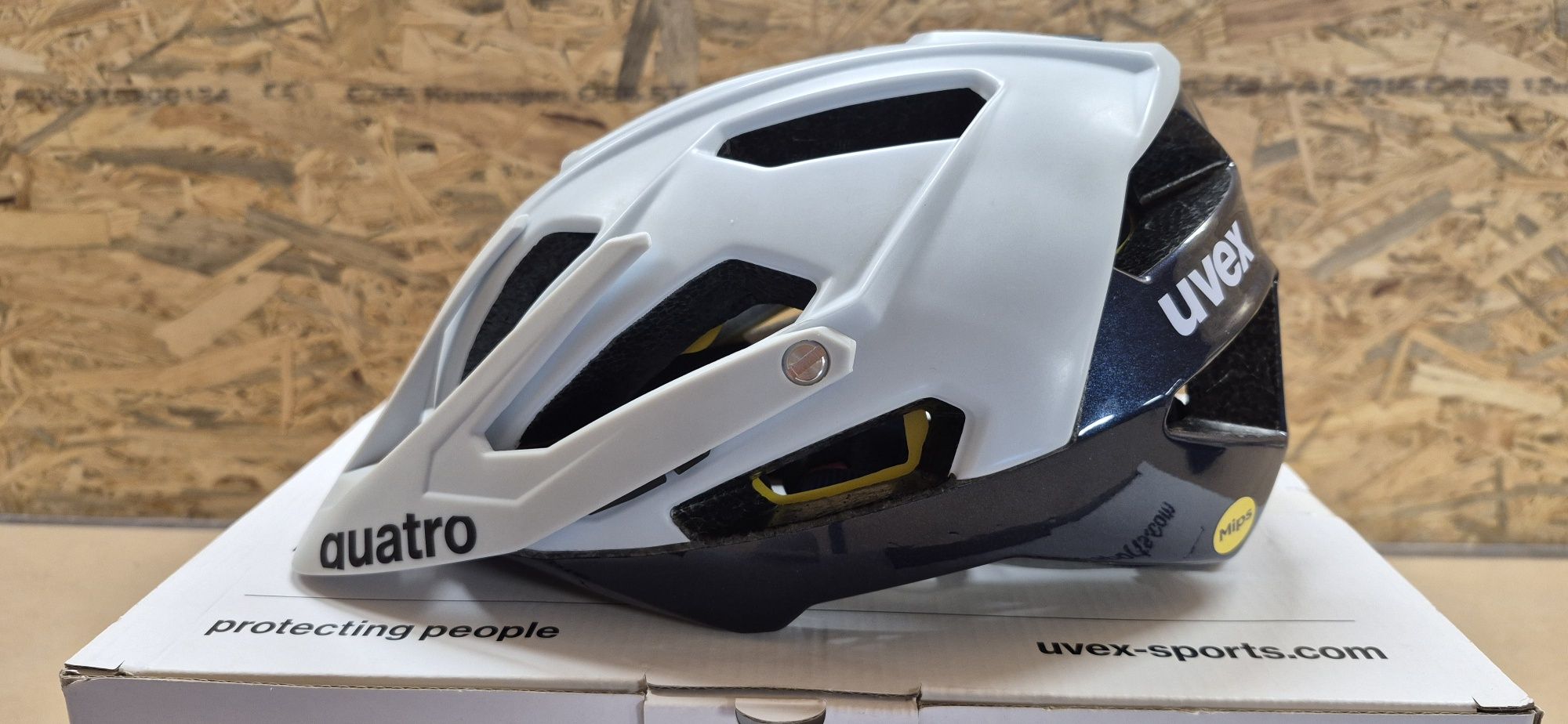 Kask Uvex Quatro cc Mips. Rozmiar 52-57cm.