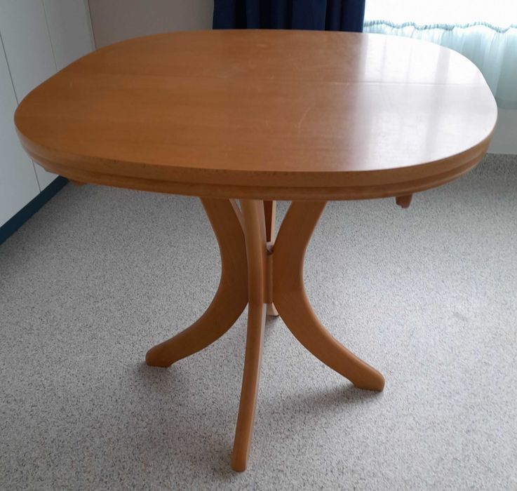 Drewniany stół 80-ka, praktyczny, rozkładany na 110 cm
