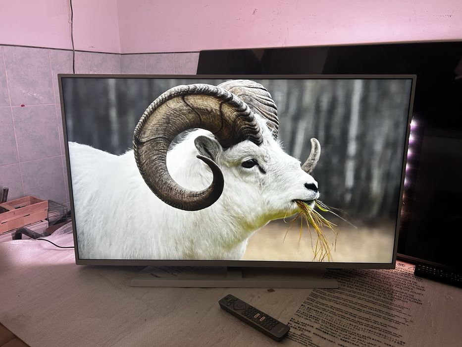 Telewizor Philips 43PUS7304 4K UHD Smart TV z AMBILIGHT PETARDA