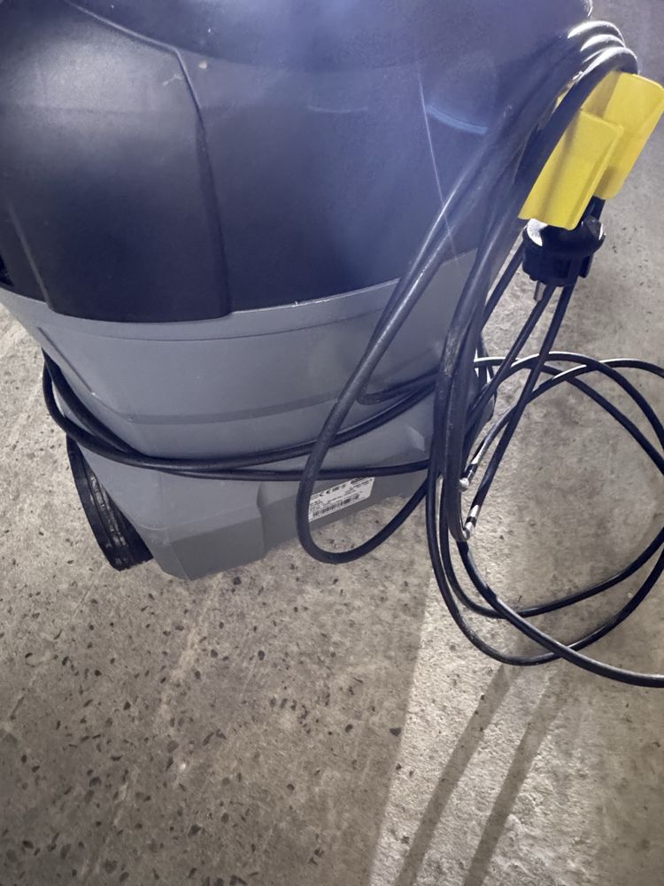 Миючий пилосос  Karcher Puzzi 8/1 для хімчистки