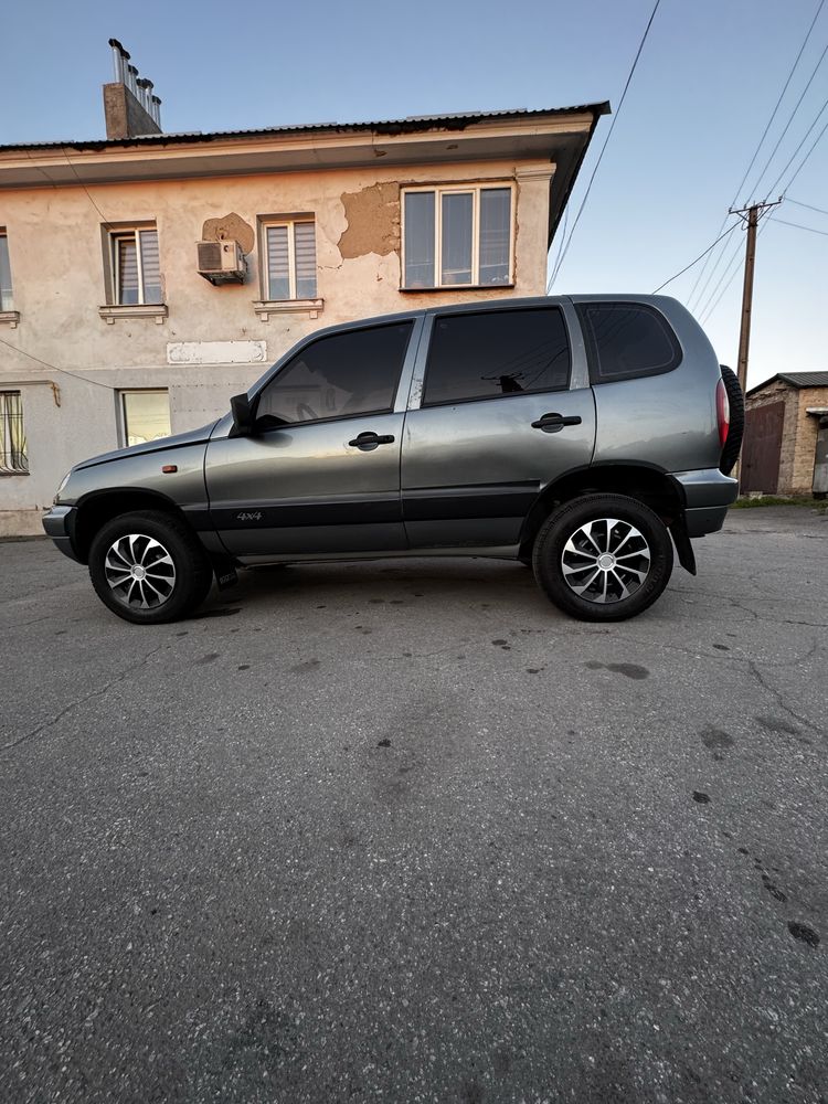 Продаю Шевроле Ніву 2008р 1.7 інжектор 4*4 ціна 3200$
