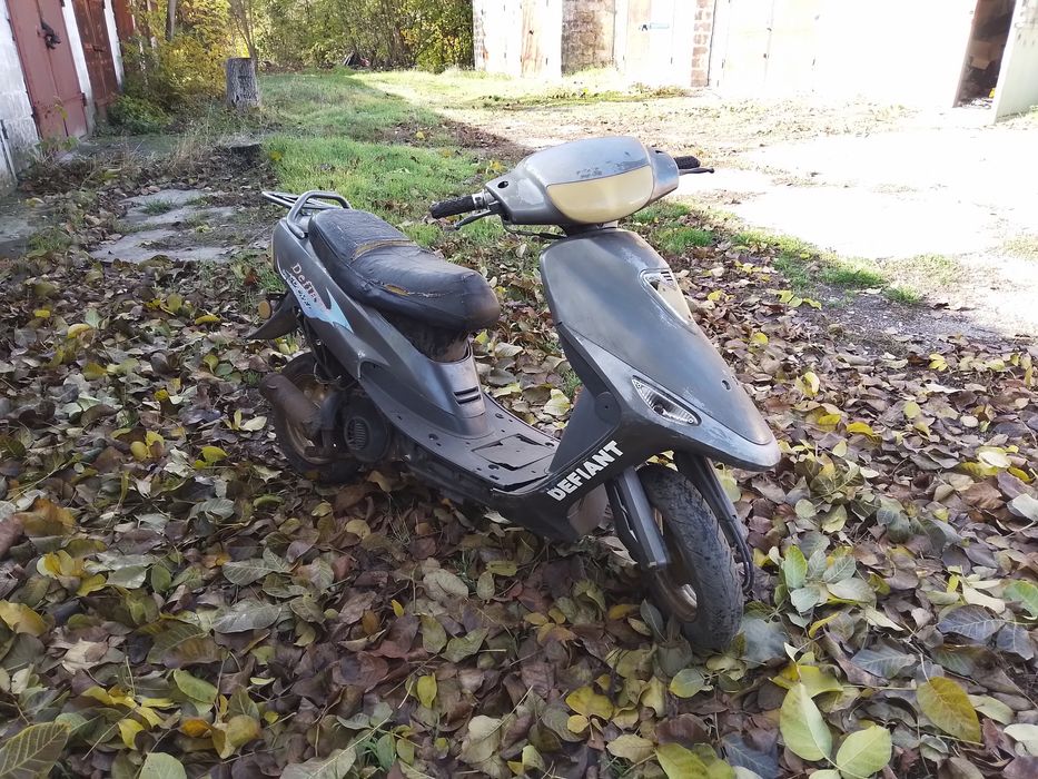 Продам скутер Defiant