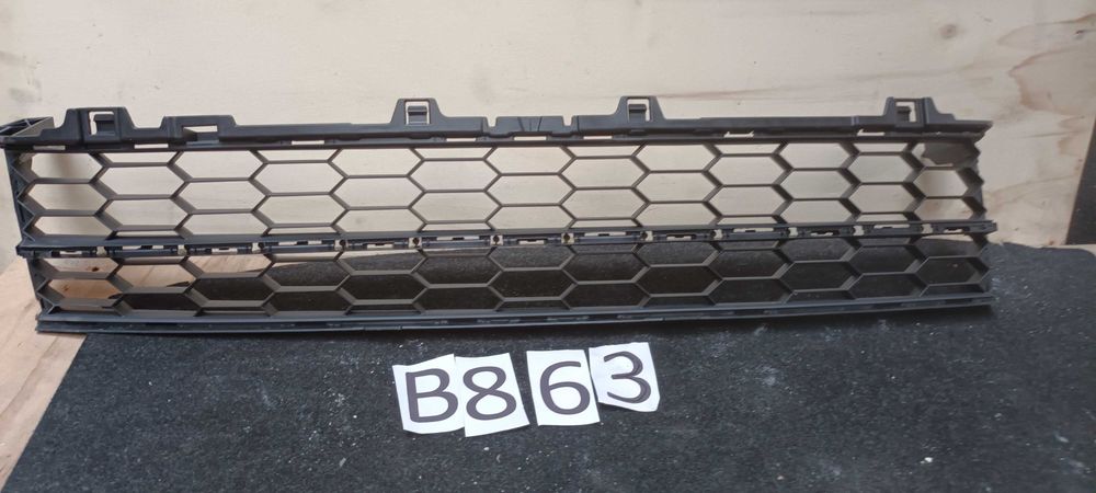 Skoda Superb III kratka środkowa zderzaka