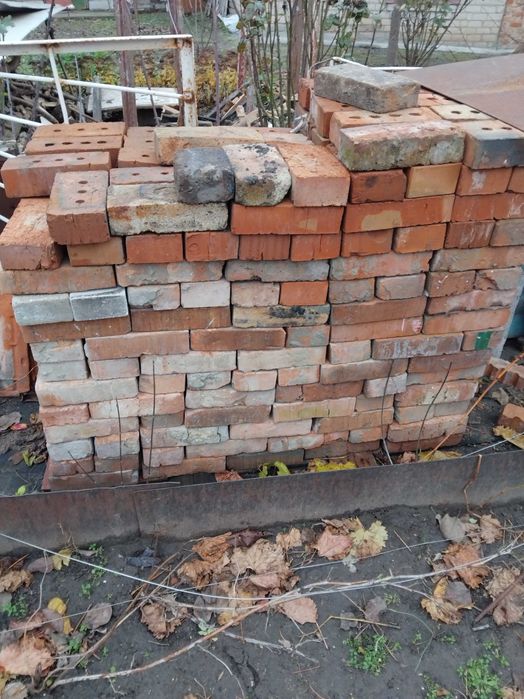 Продам кирпич красный.