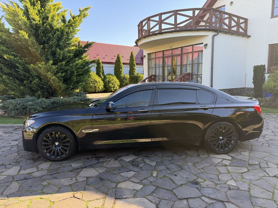 BMW 750 long 4.4 бензин