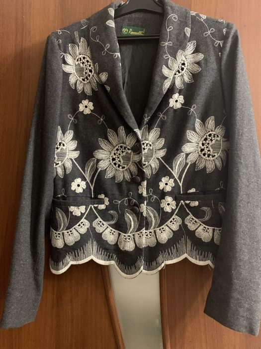 Костюм (жакет+юбка)полушерсть с вышивкой