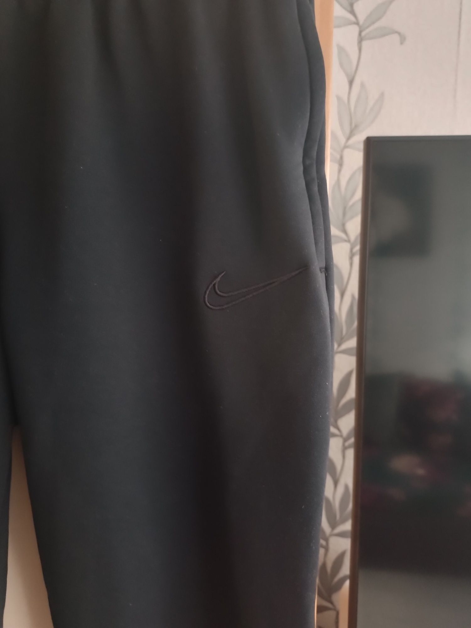 Spodnie dresowe Nike czarne ocieplane-S. Stan bdb