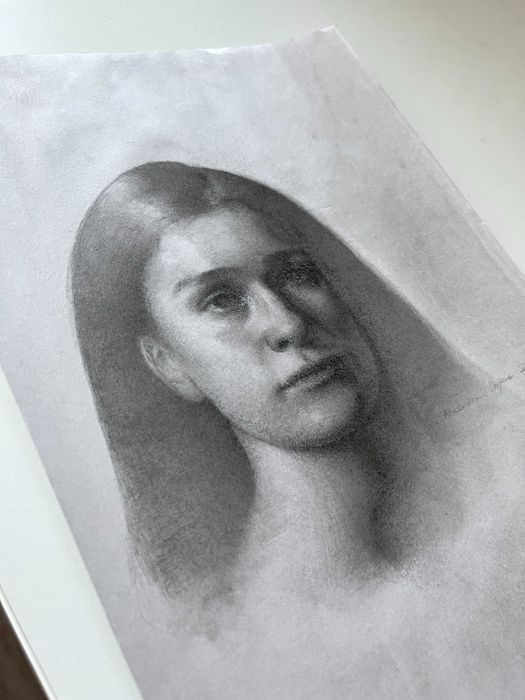 Olivia portret kobiety ołówek na barwionym papierze