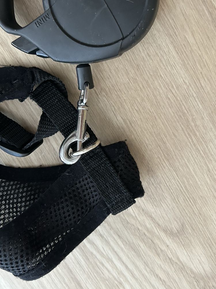 Szelki regulowane ze smyczą automatyczną czarne