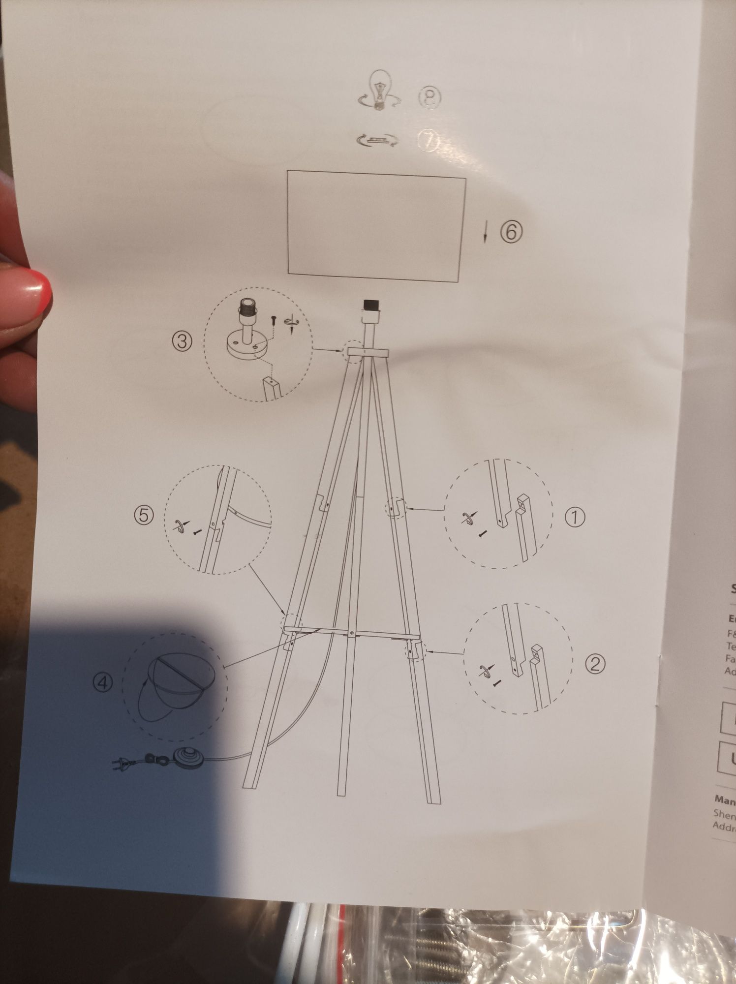 3 nogowa lampa stojąca