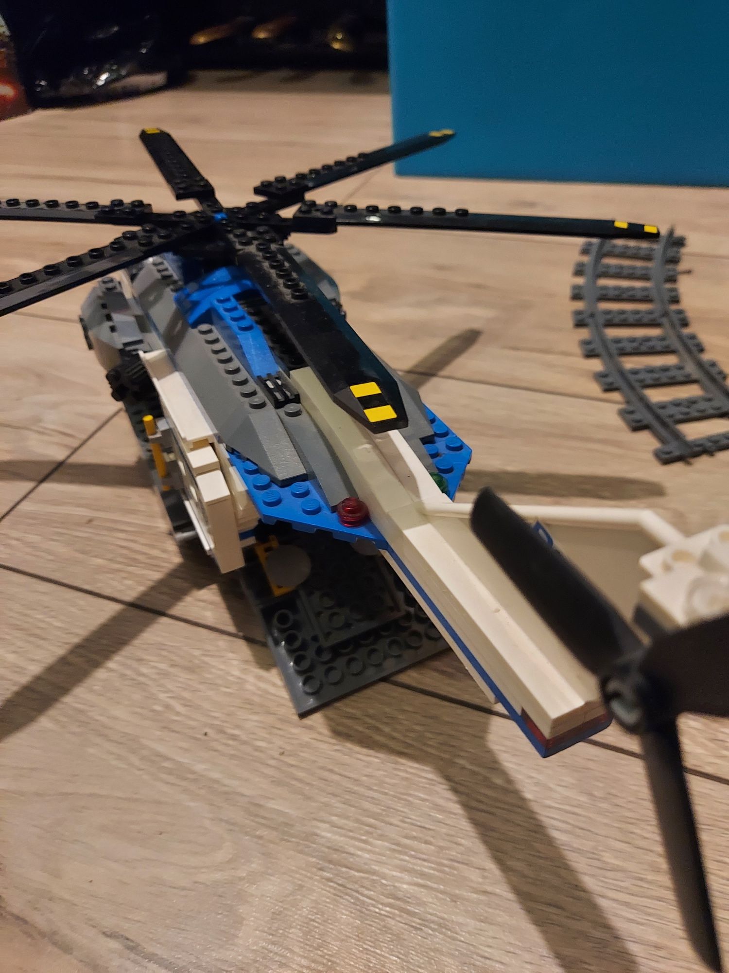 Helikopter policyjny LEGO