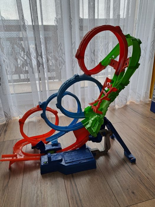 Hot wheels 4 x loop
