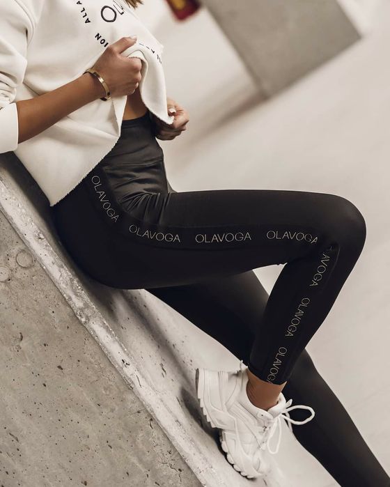 Legginsy dopasowane Simple czarne O LA VOGA