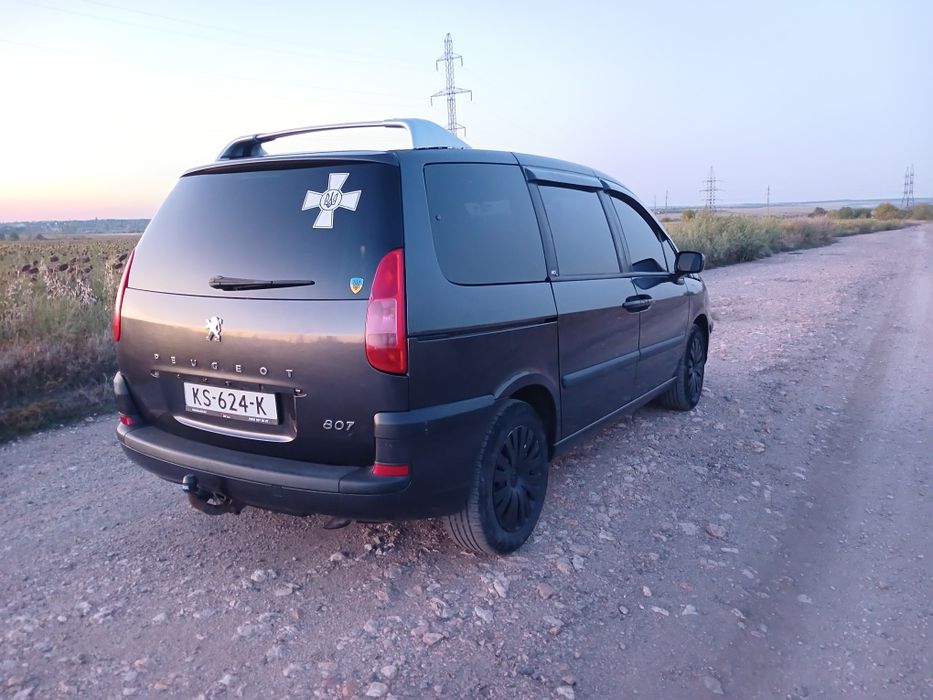 Мінівен Peugeot 807