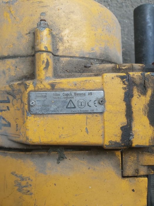 Відбійний молоток Pionjar