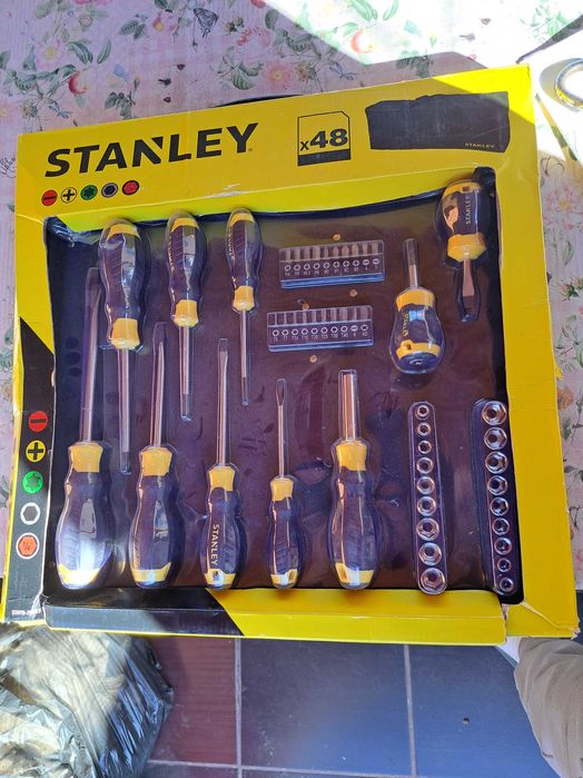 Zestaw wkrętaków i nasadek STANLEY