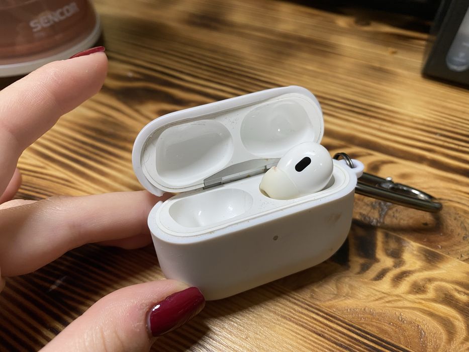 Правий навушник AirPods pro 1