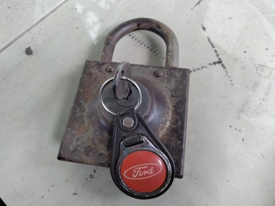 Замок (большой) навесной на гараж, сарай и т.п.