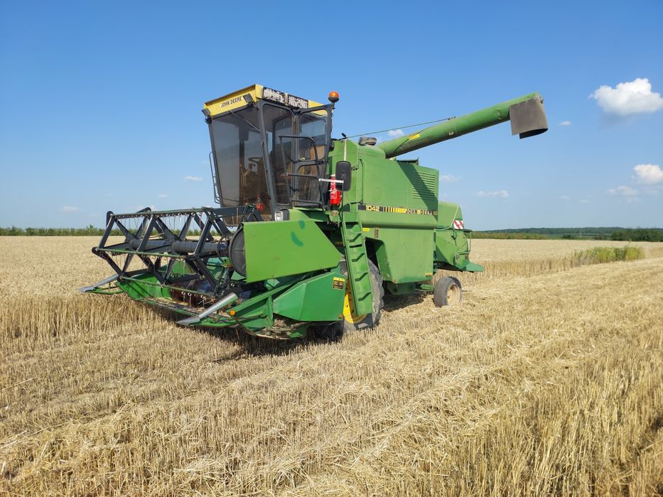 Комбайн john deere 1042 техніка в  доглянутому стані