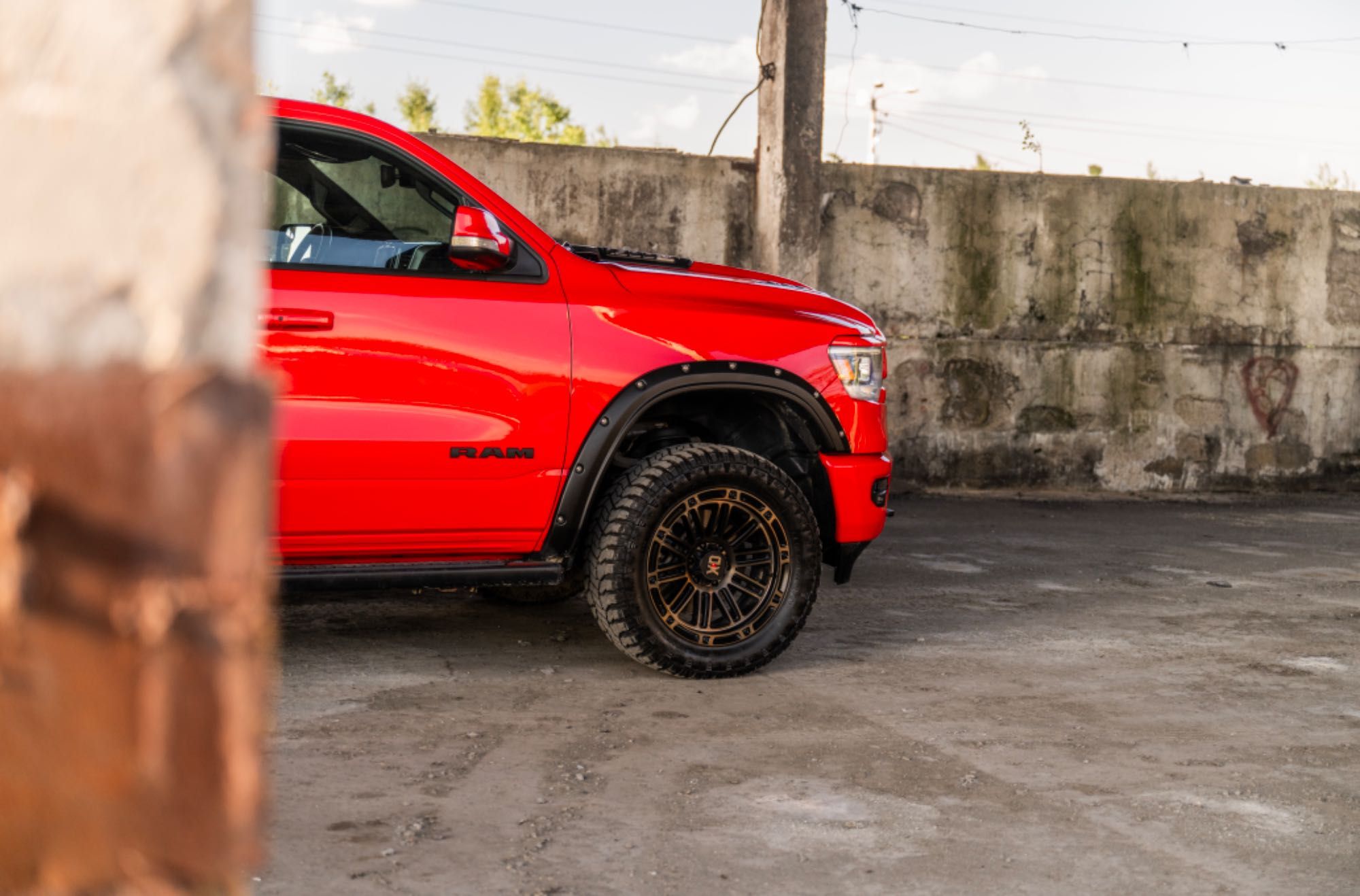 Wynajem Dodge RAM 1500 4x4 5.7L V8 HEMI bez kaucji wypożyczalnia