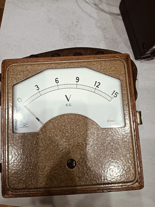 Voltímetro analógico