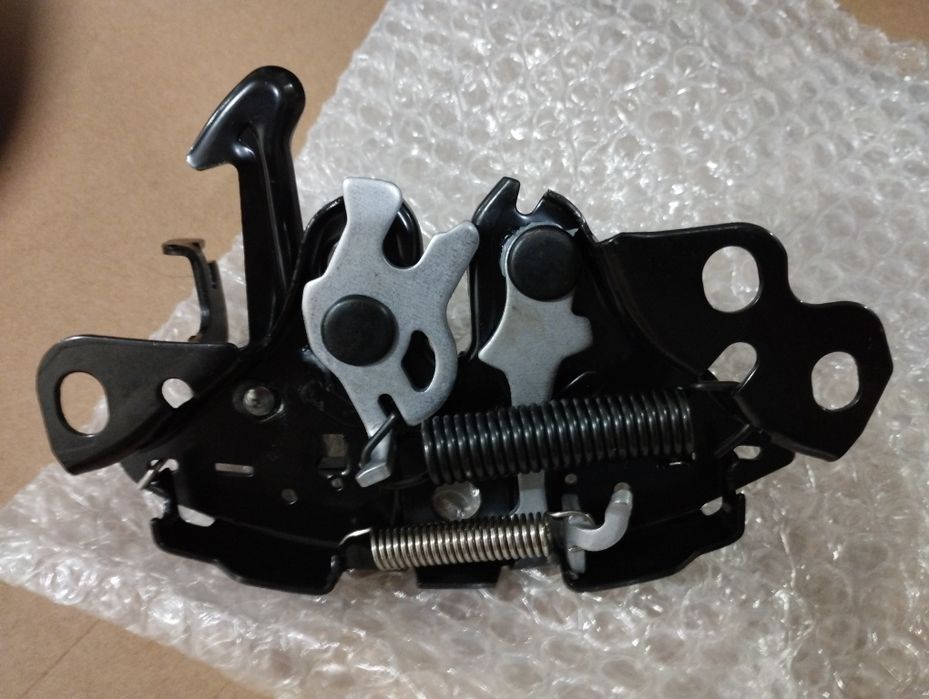 Петли капота Nissan rogue 2017