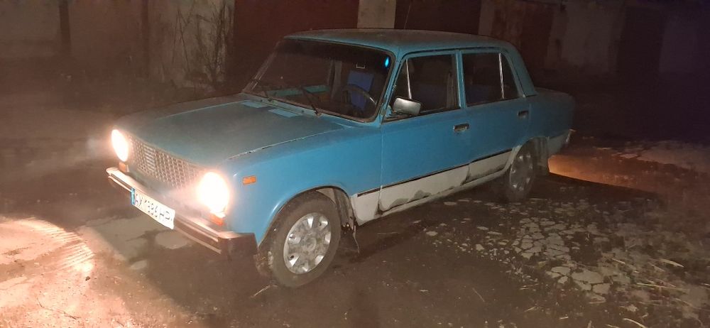 Ваз 2101 газ бензин,новая зимняя резина,музыка.
