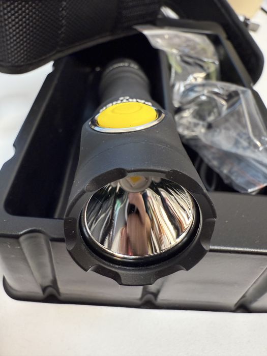 Latarka profesjonalna armytek partner C2 nowa nieużywana gwarancja