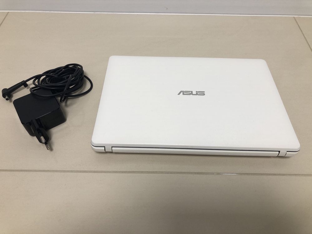 Laptop dotykowy ASUS X102B - SSD 120 GB