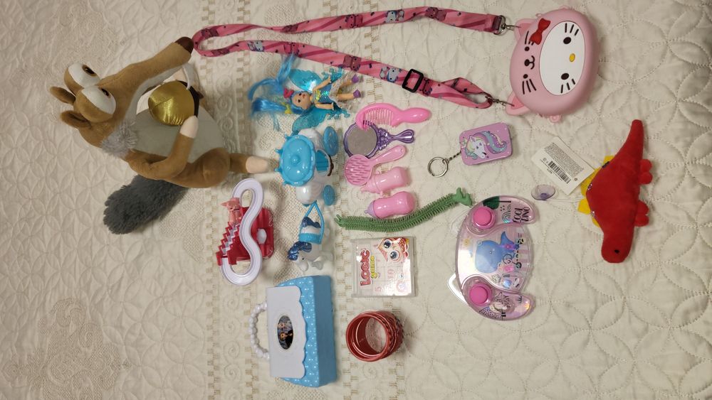 Лот,пакет,набір іграшок для дівчинки,косметика,лялька,лола,гра водяна