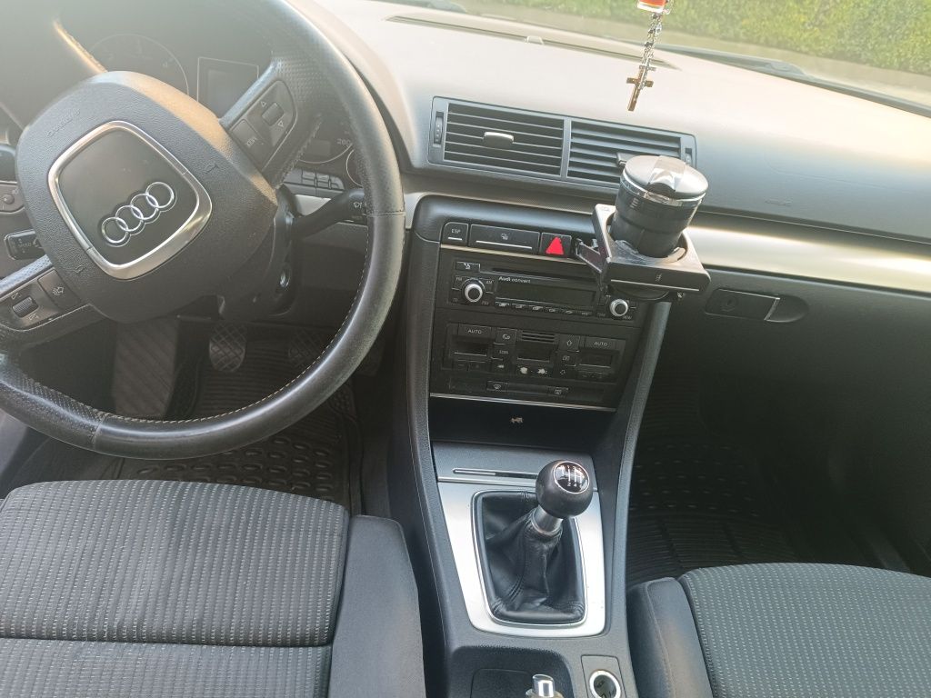 Audi A4 S-line TDI 2.0 170 CV carro impecável para os anos pode trazer