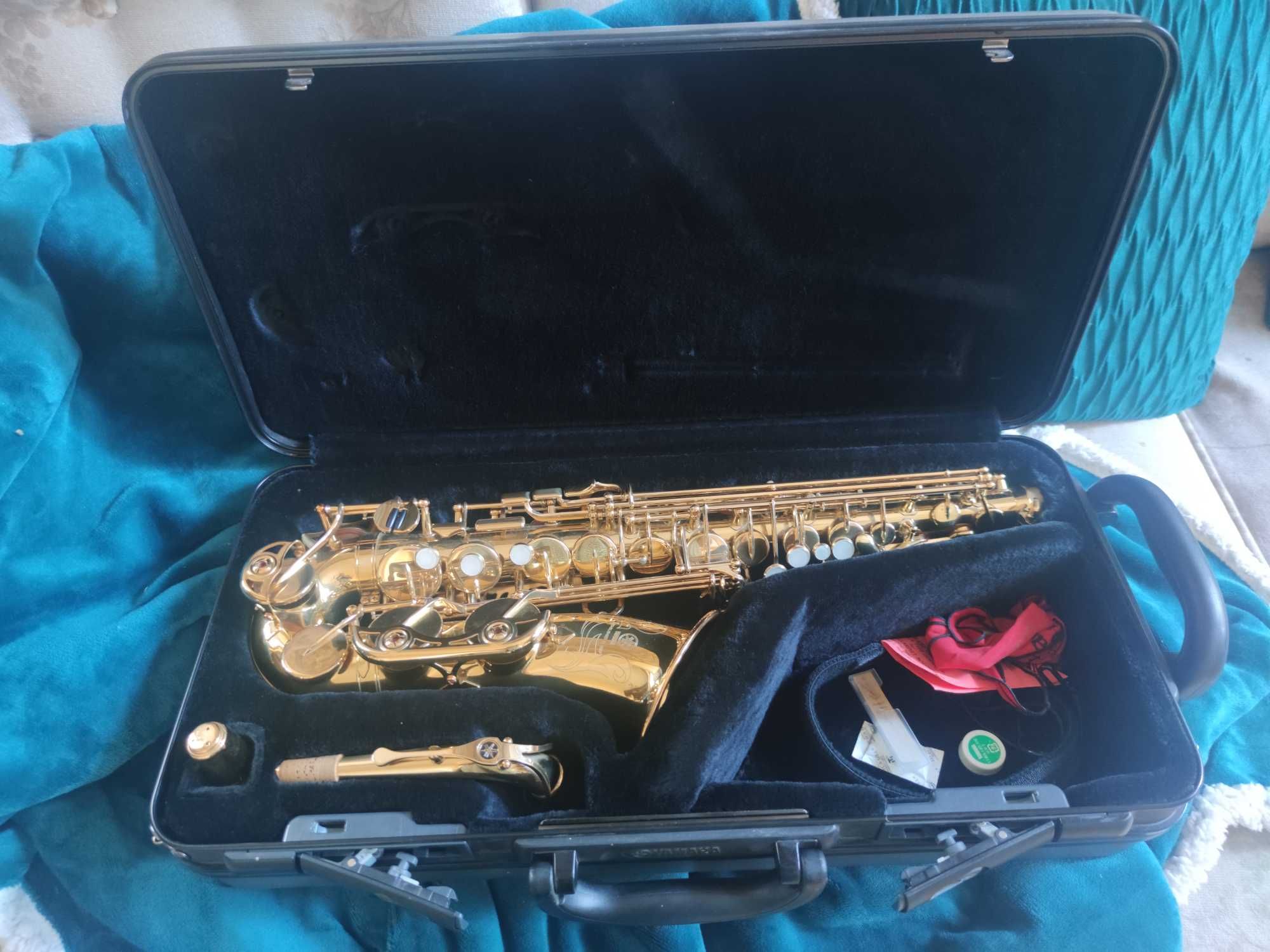 Saxofone Yamaha Yas 475 como novo