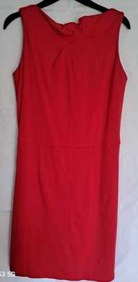 Czerwona sukienka bez rękawów