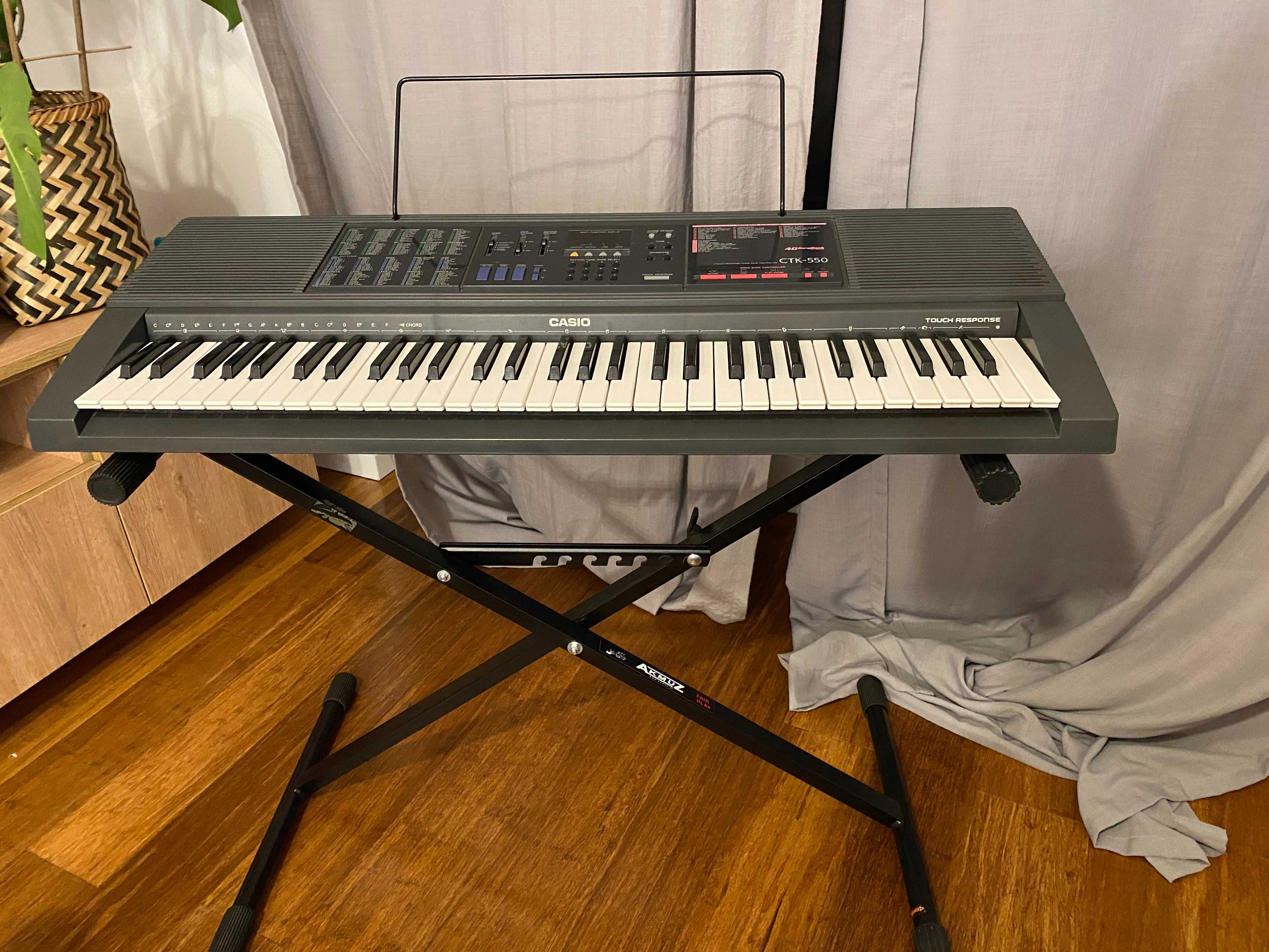 Casio Keyboard model CTK-550 + statyw