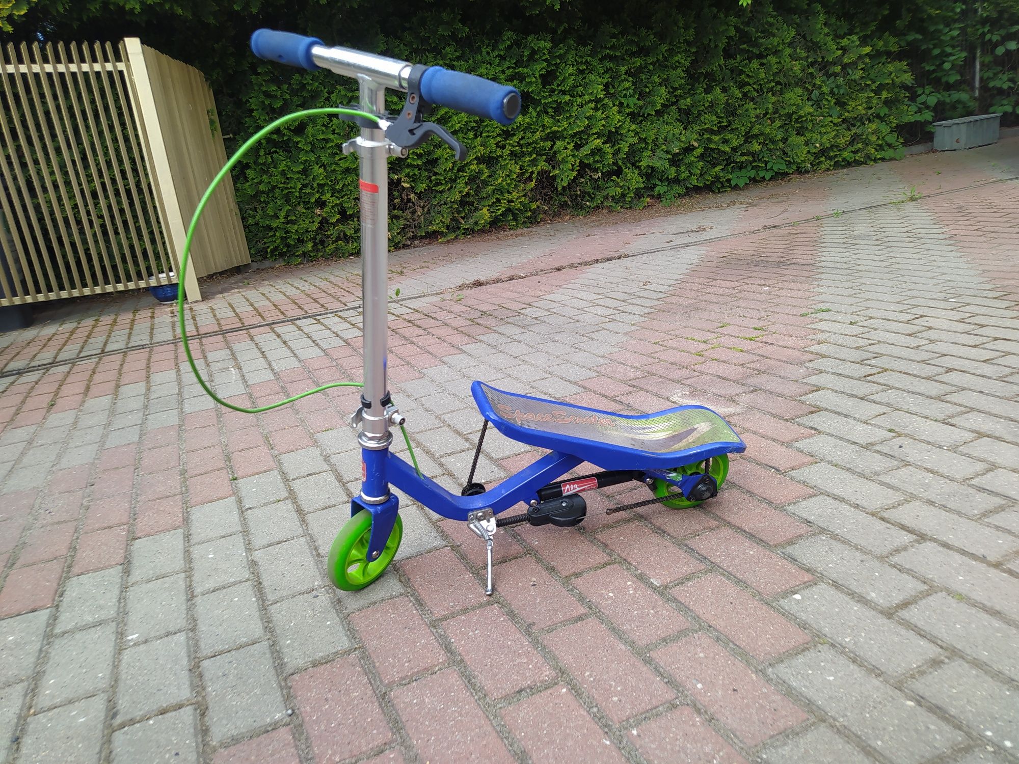 Hulajnoga samonapędzająca się (nie skate park, nie wyczynowa)