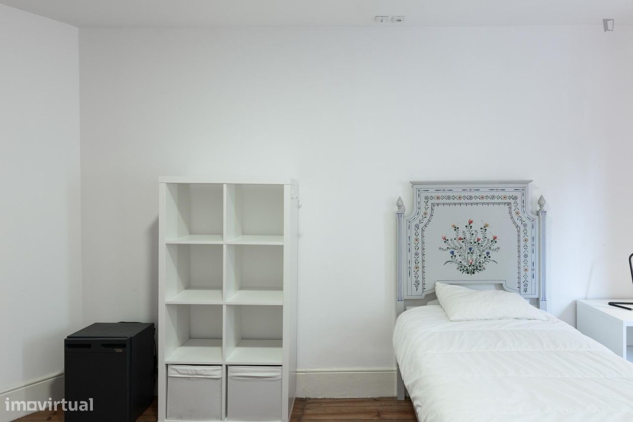 94128 - Quarto7 - com cama de solteiro em Bonfim