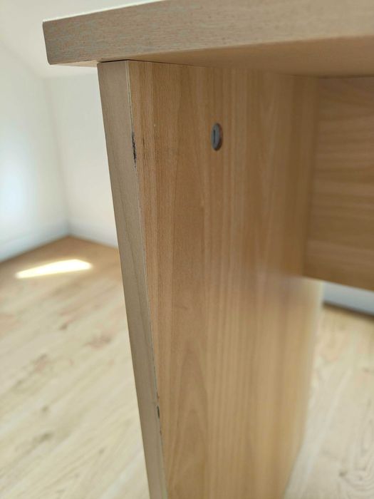 Małe biurko BALDVIN (IKEA 16781) rozmiar 60x48,5x70,5 cm