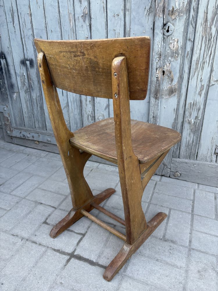 Retro krzesełko drewniane dla dzieci szkolne