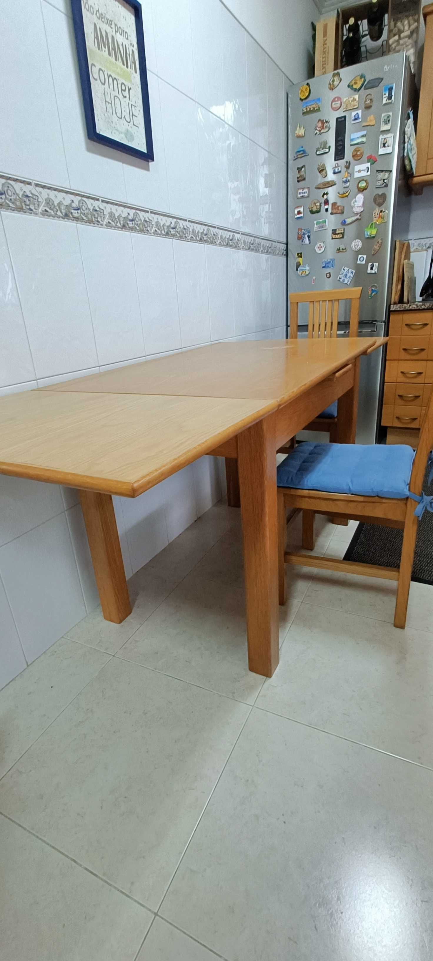 Mesa de cozinha extensível